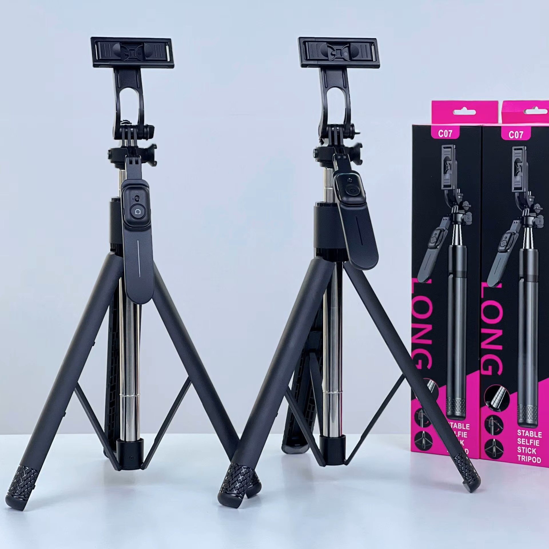 Трипод с пультом ДУ (селфи-палка) C07